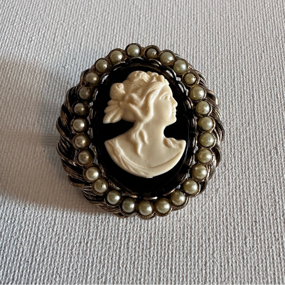 Vintage Cameo with Pearl Accent Brooch